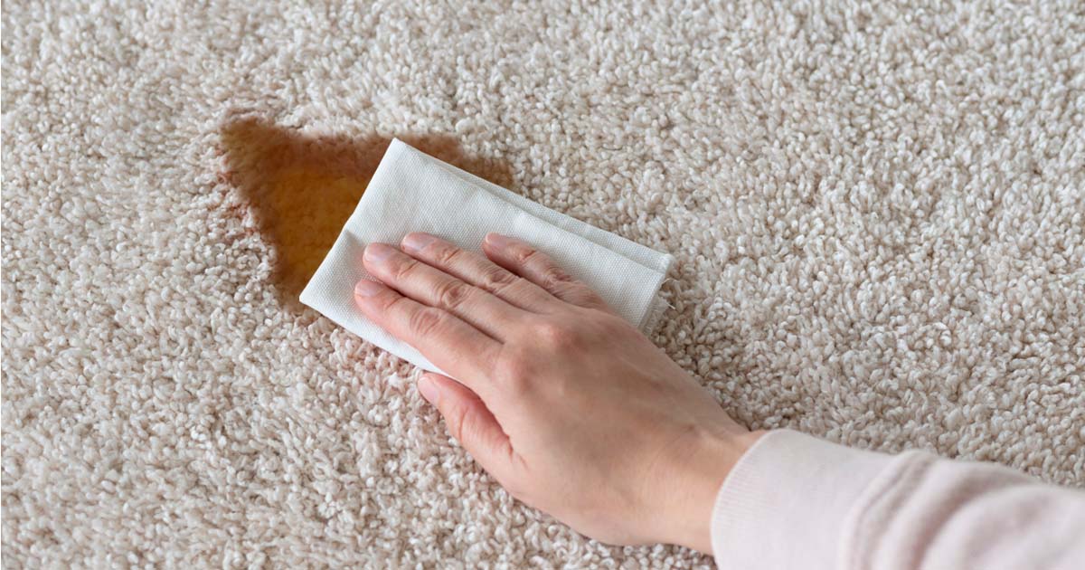 تمیز کردن لکه روغن از روی فرش با جوش شیرین