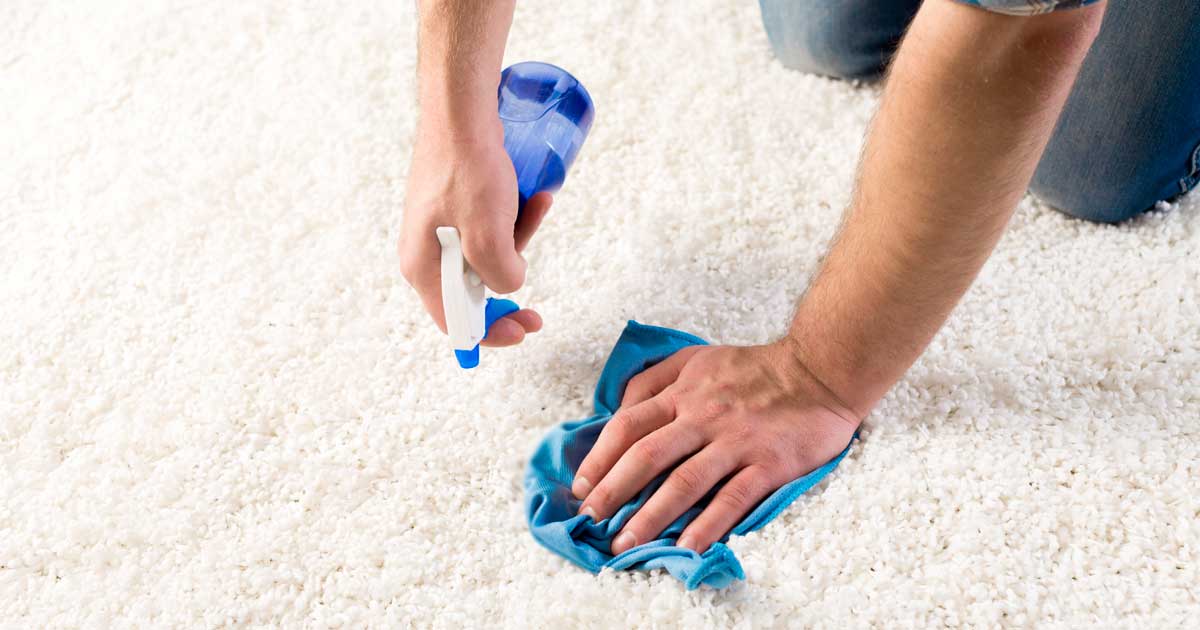 پاک کردن لکه شربت قرمز از روی فرش با محلول سرکه