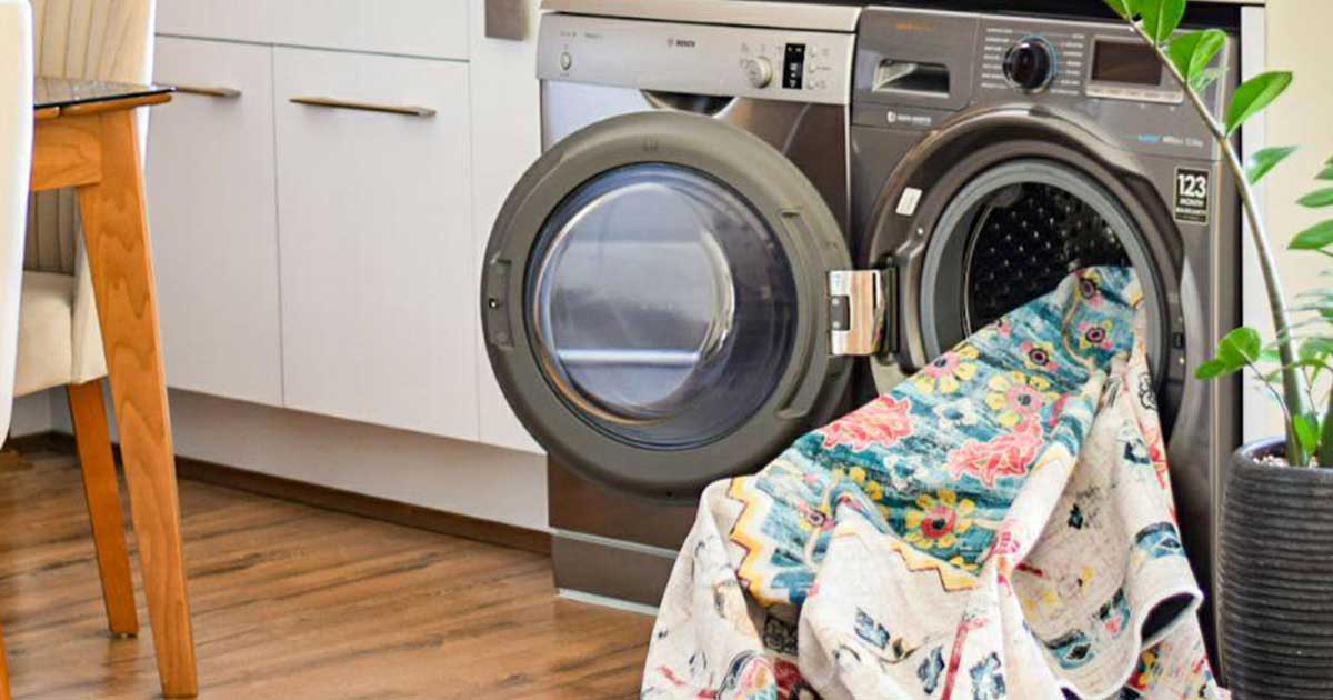 پاک کردن لکه لاک از روی فرش با شستن در ماشین لباسشویی