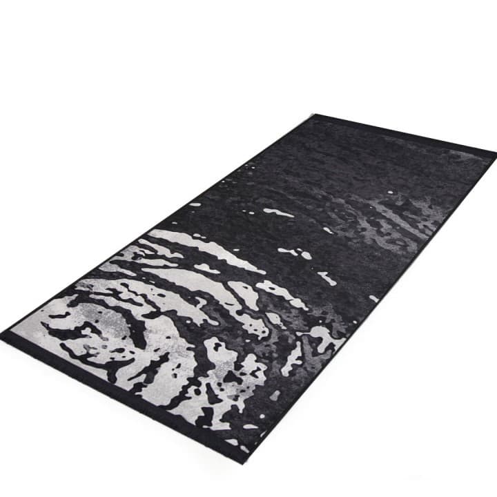فرش ژیوار-19 رنگ مشکی سایز کناره 0.8 در 1.6 متر