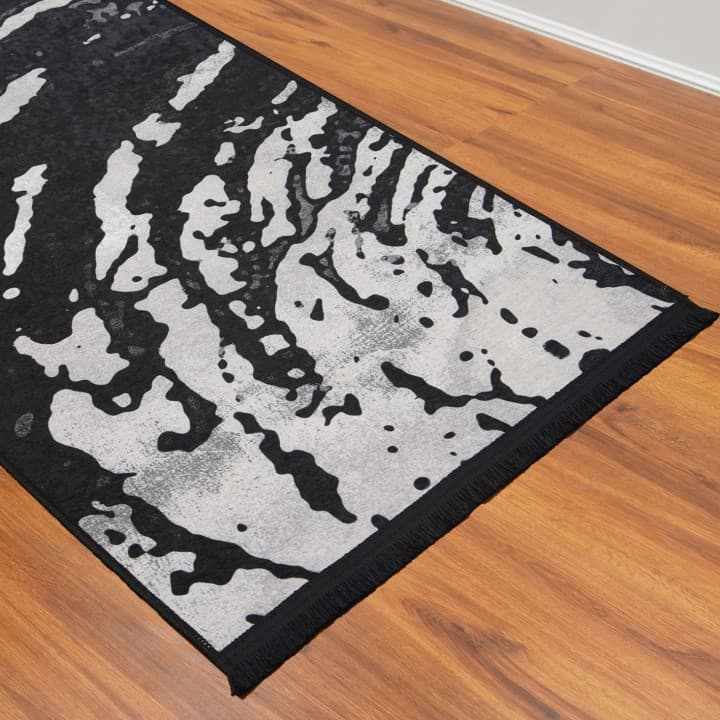 فرش ژیوار-20 رنگ مشکی سایز کناره 0.8 در 1.6 متر