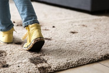 راهنمای کامل پاک کردن لکه کفش از روی فرش